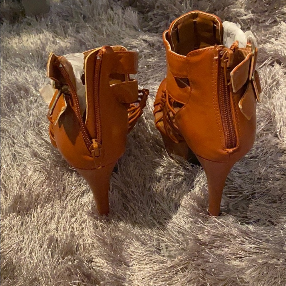 High heels - Picture 3 of 3